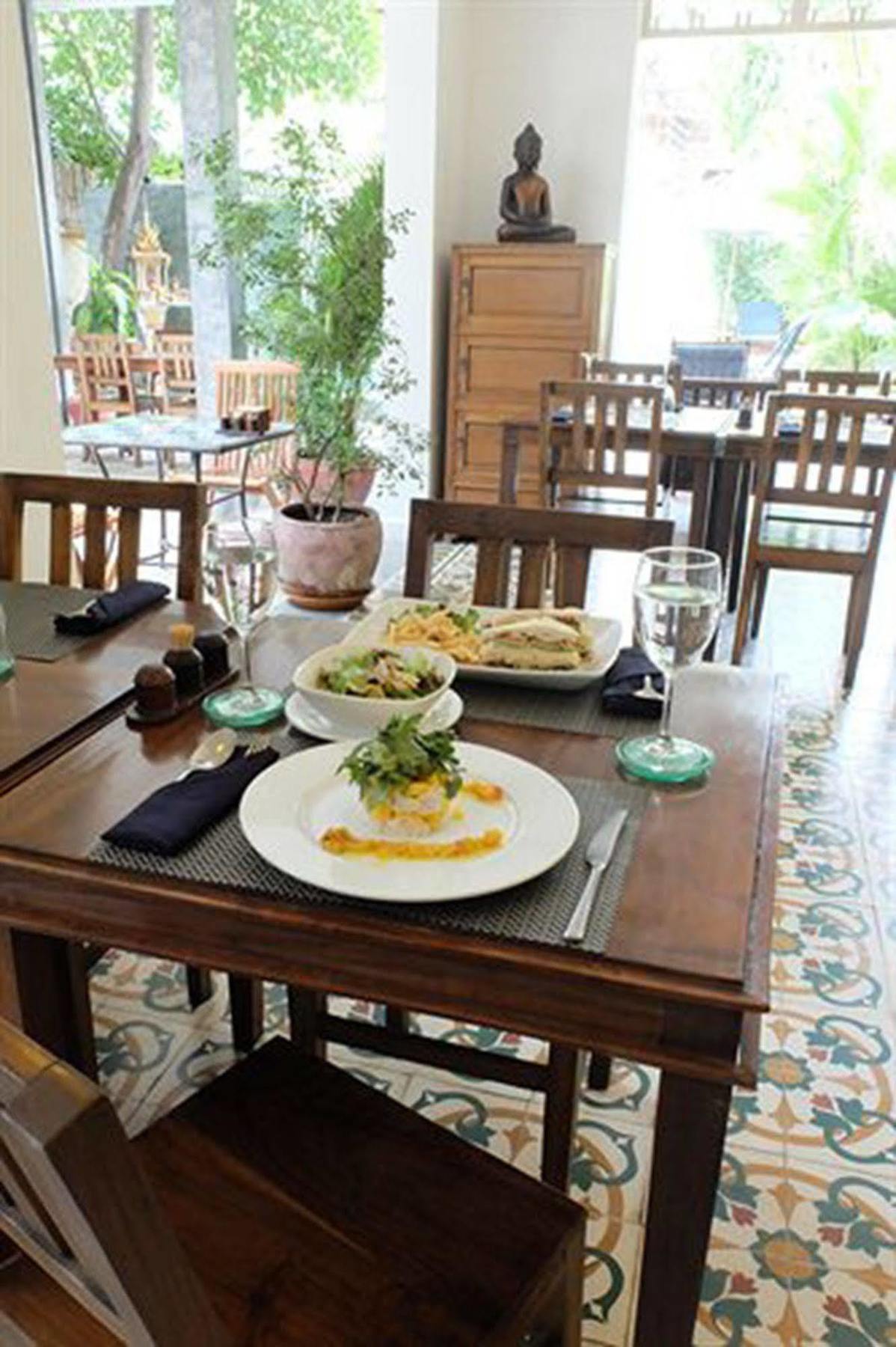 The Sangkum Hotel Phnom Penh Zewnętrze zdjęcie